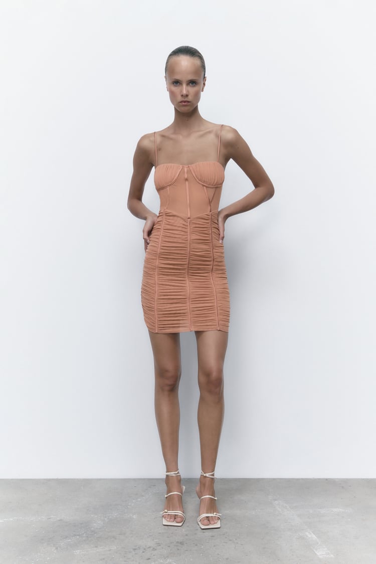 Vestido corsetero drapeado tul
