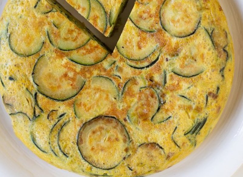 PASOS FINALES DE LA TORTILLA DE CALABACÍN AL HORNO