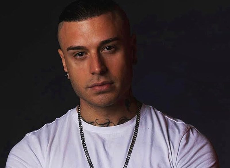 ¿QUIÉN ES ADRIÁN RODRÍGUEZ?