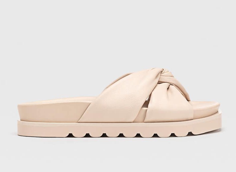 SANDALIAS PLANAS CRUZADAS DE STRADIVARIUS