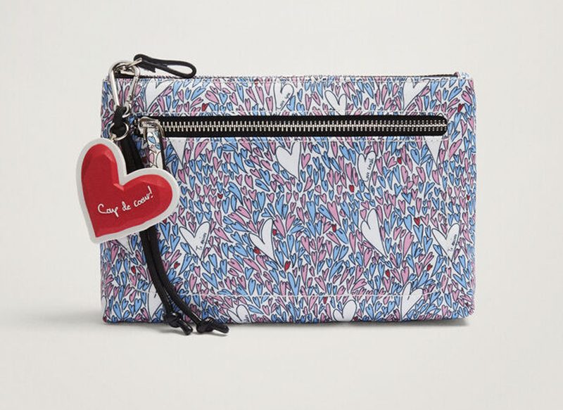 BOLSO MULTIUSOS CON ESTAMPADO DE CORAZONES