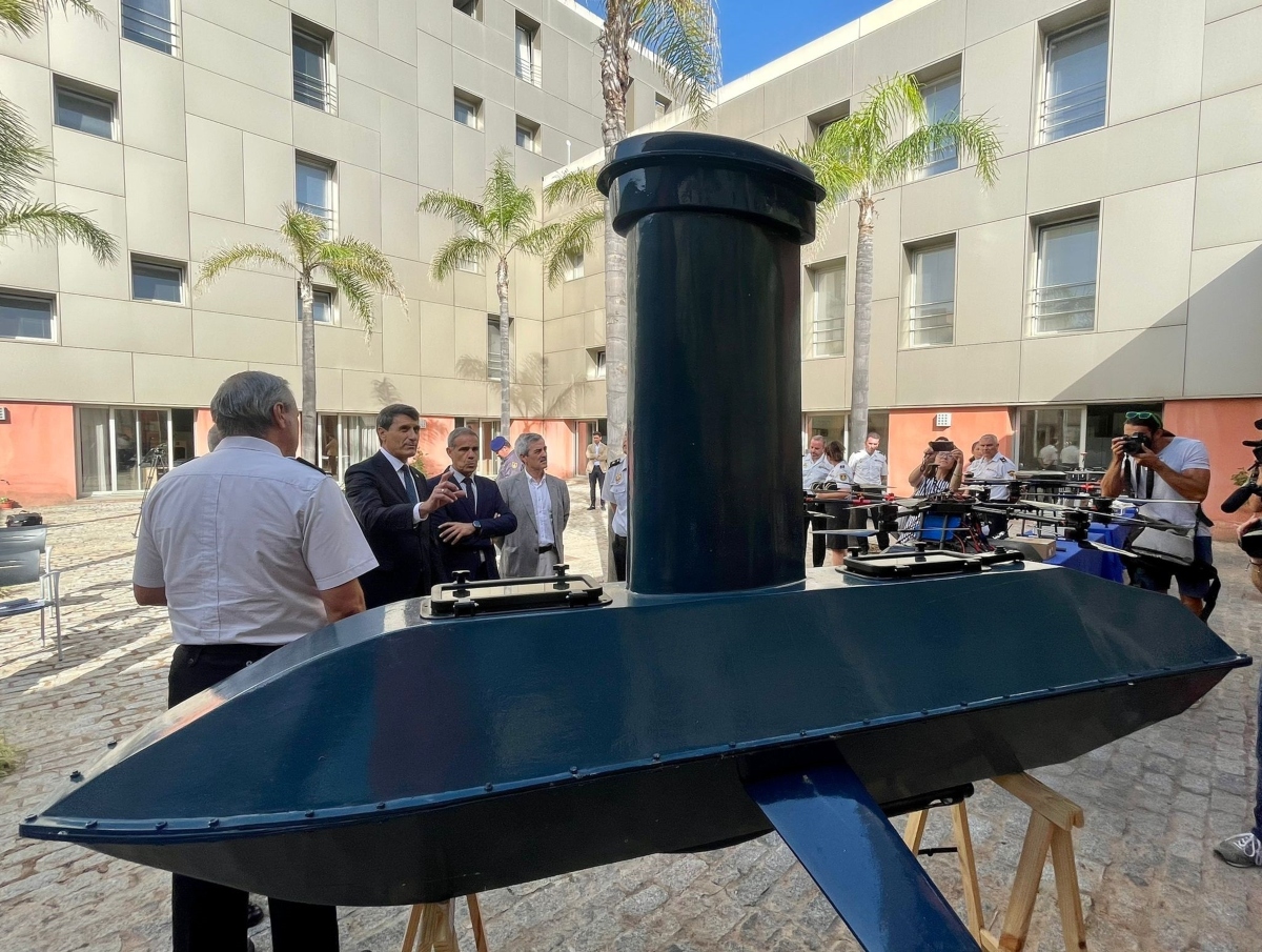 La policía Nacional desarticuló una organización criminal que utilizaba drones y submarinos para traficar drogas.