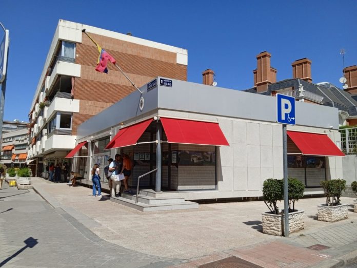 Volvieron los venezolanos a hacer cola para tramitar el pasaporte en Madrid.