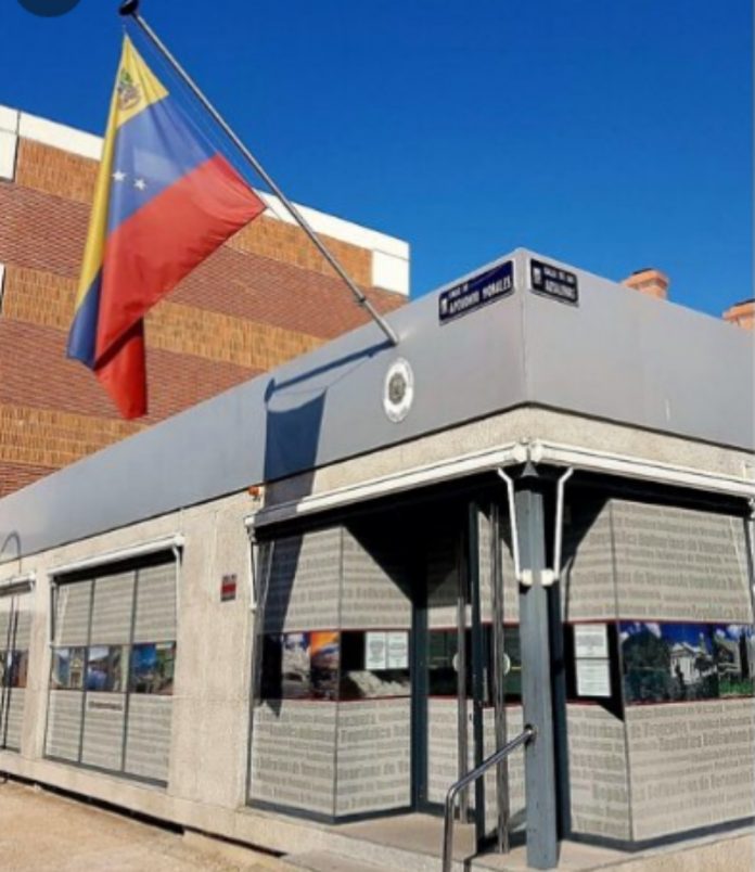 El consulado de Venezuela en Madrid tiene seis cónsules.