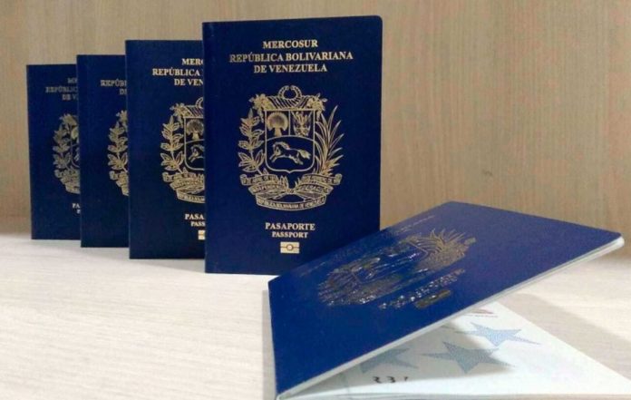 Hasta un año puede tardar Venezuela en dar un pasaporte a sus ciudadanos.