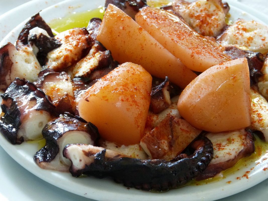 servir pulpo con patatas