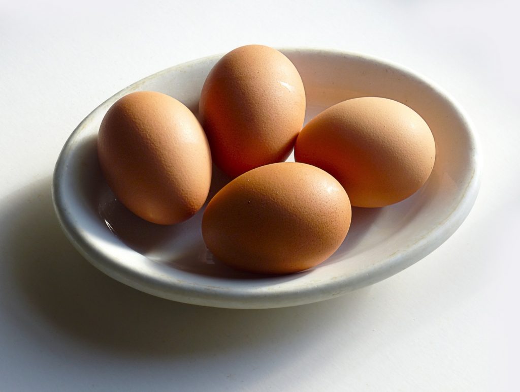 Aguacates rellenos de huevo: una receta a la que nadie podrá resistirse 