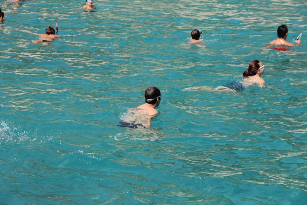 topless piscinas municipales