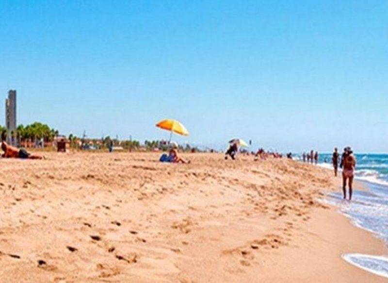 PLAYA DE CASTELLEDEFELS (BARCELONA), UNA DE LAS PLAYAS DE ESPAÑA CON MÁS PRESENCIA DE MEDUSA