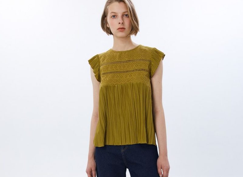 CAMISETA PLISADA PECHERA DE SFERA