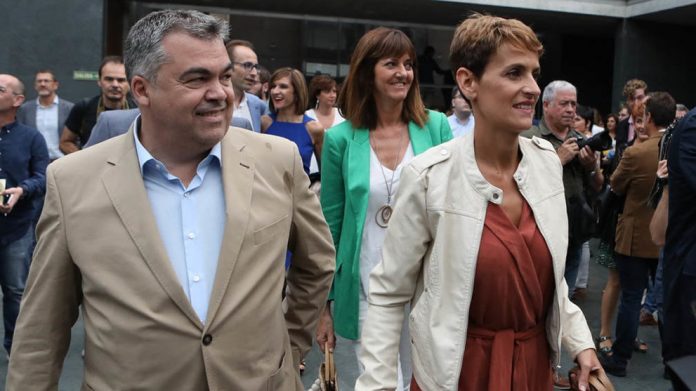 Santos Cerdán y María Chivite, secretario de Organización del PSOE y presidenta de Navarra, respectivamente