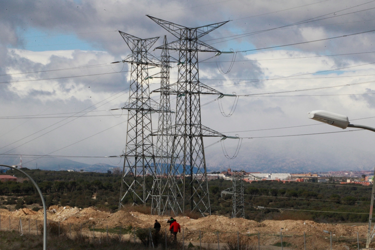 Torres aéreas de electricidad como las descritas en la auditoría sobre el apagón. AGENCIAS