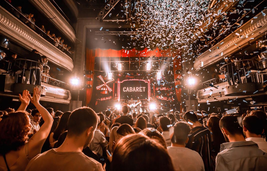 ¿Cuándo fue construida la discoteca?