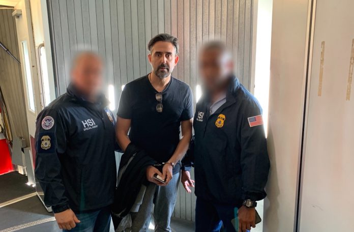 El yerno de Antonio Ledezma llegando detenido a Miami