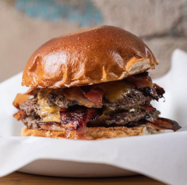 Las mejores ‘smash burgers’ en Rude Burger