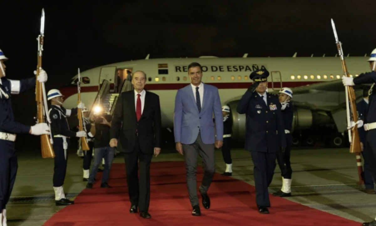 Pedro Sánchez coquetea con reconocer a Nicolás Maduro