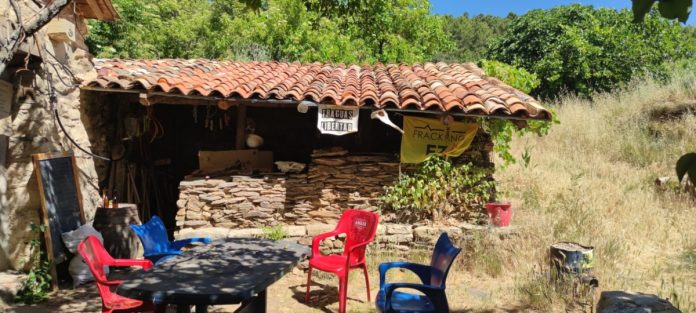 Los habitantes de Fraguas exigen su derecho a vivir en el pueblo.