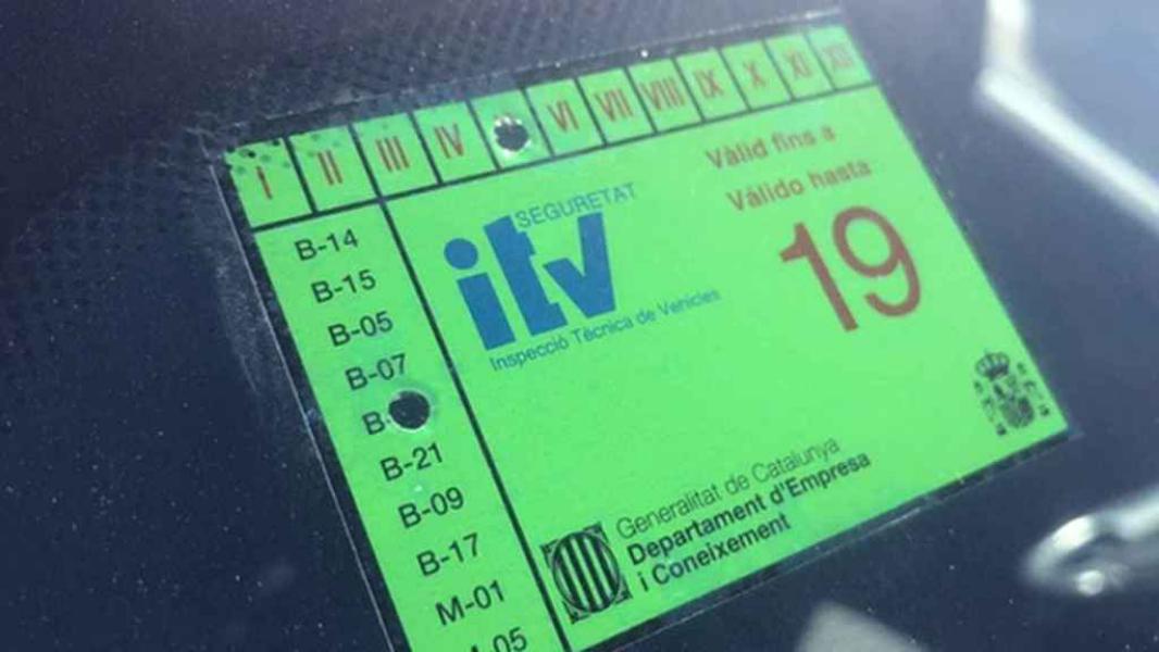 Dónde se pone la pegatina de la ITV