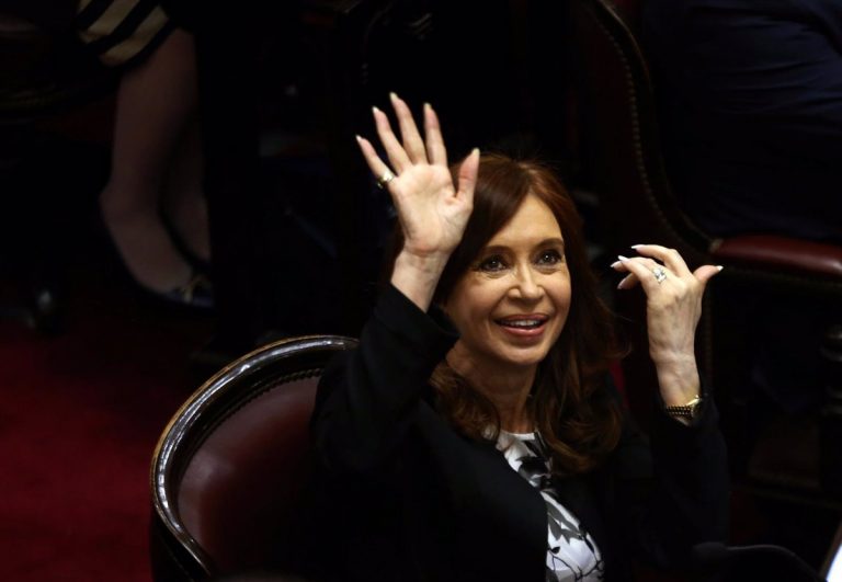 Cristina Fernández de Kirchner vuelve a sentarse en el banquillo