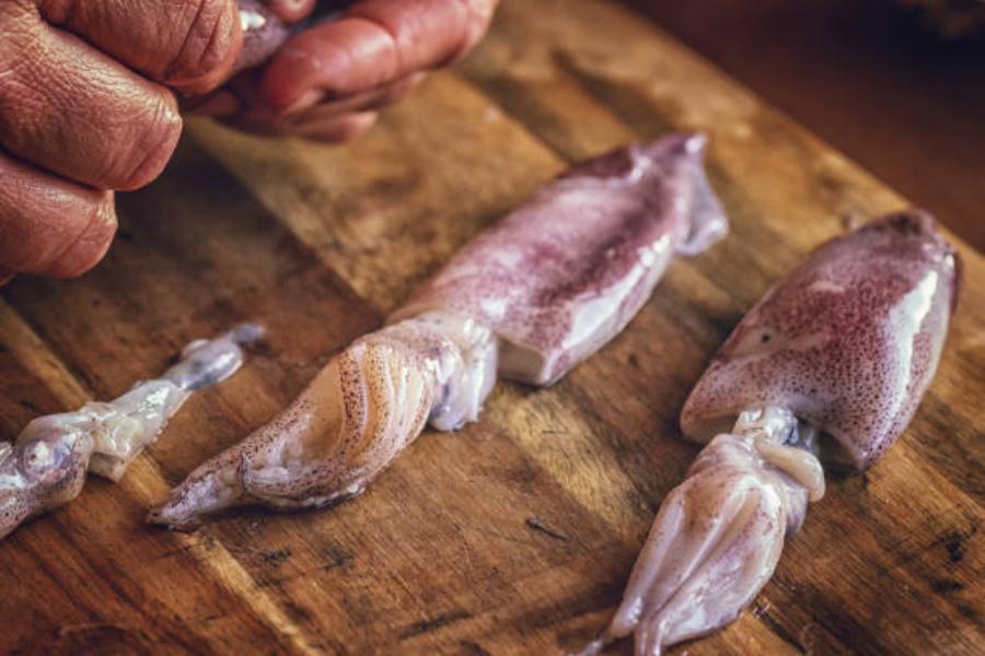 Calamares rellenos de salsa de cebolla: la receta con la que triunfarás con tus invitados 