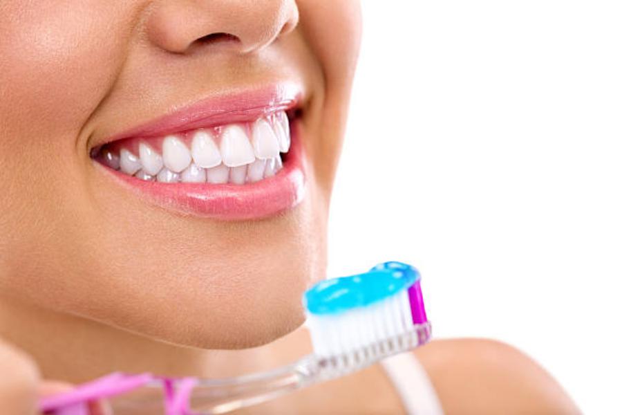 Cepillarse y usar hilo dental