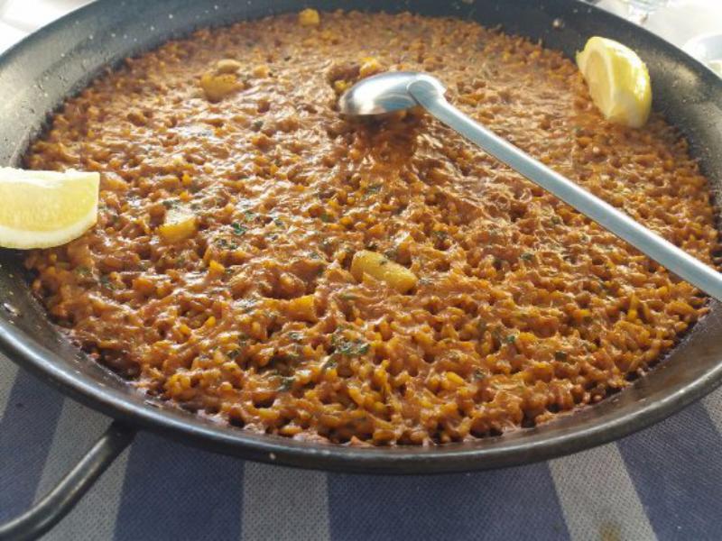 Servir el Arroz a banda