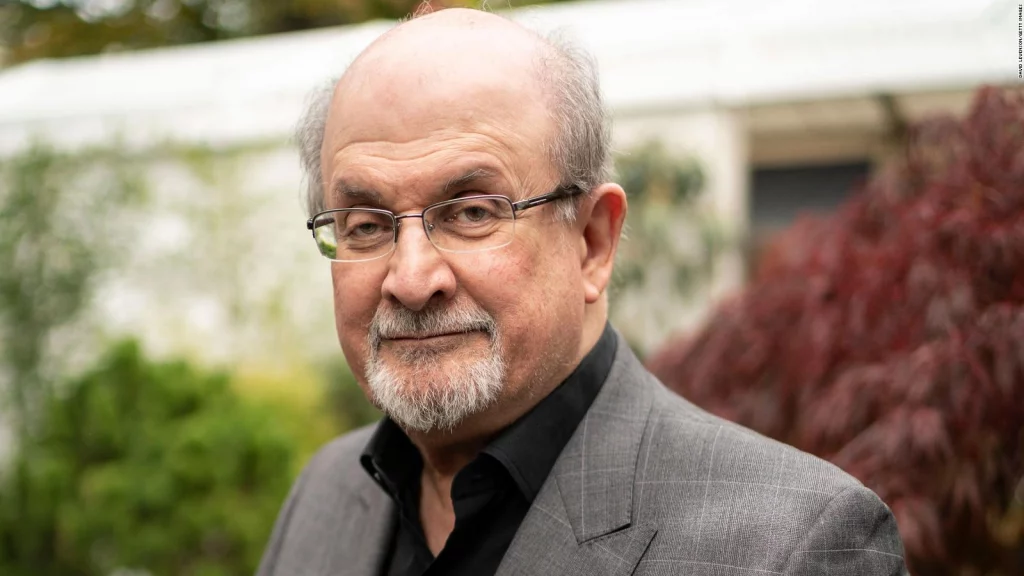 El escritor Salman Rushdie, apuñalado en el cuello durante un acto en Nueva York 1 Moncloa salman rushdie Moncloa