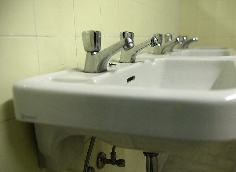 EL VAPOR DE AGUA, TAMBIÉN AYUDA A ELIMINAR LA SUCIEDAD DE LOS AZULEJOS