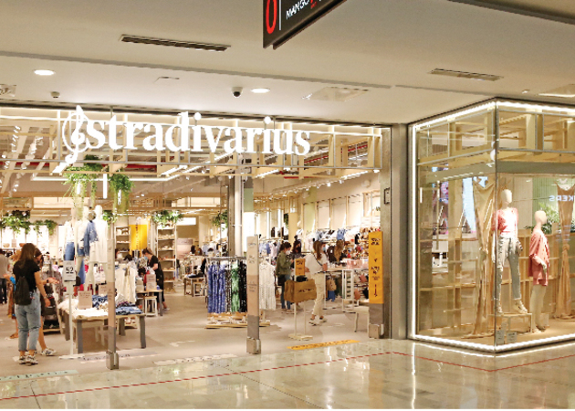 El vestido largo de Stradivarius con el que conseguirás parecer mucho más alta 