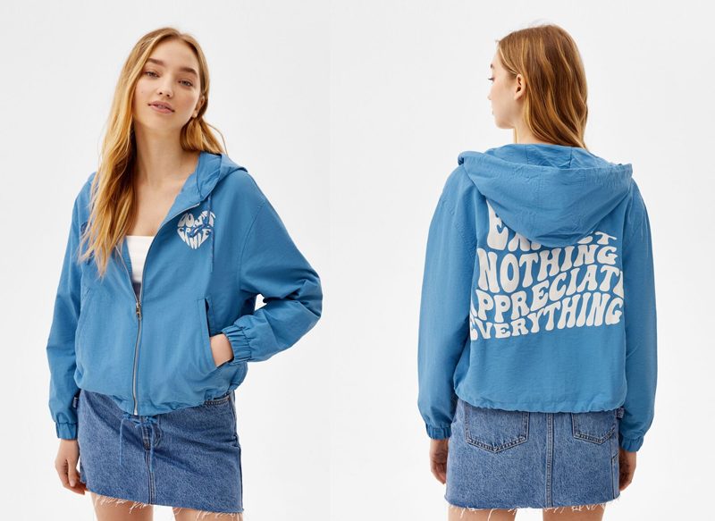 CAZADORA CAPUCHA EFECTO NYLON FINO PRINT DE BERSHKA