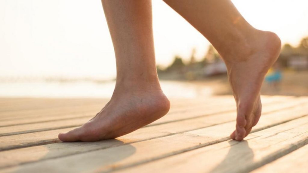 Caminar descalzos: Una cuestión de limpieza y salud