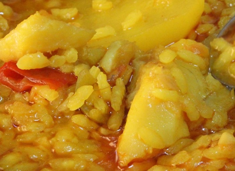Arroz con patatas: un plato pobre lleno de sabor para toda la familia