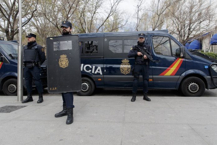 Policías de la UIP. EUROPA PRESS
