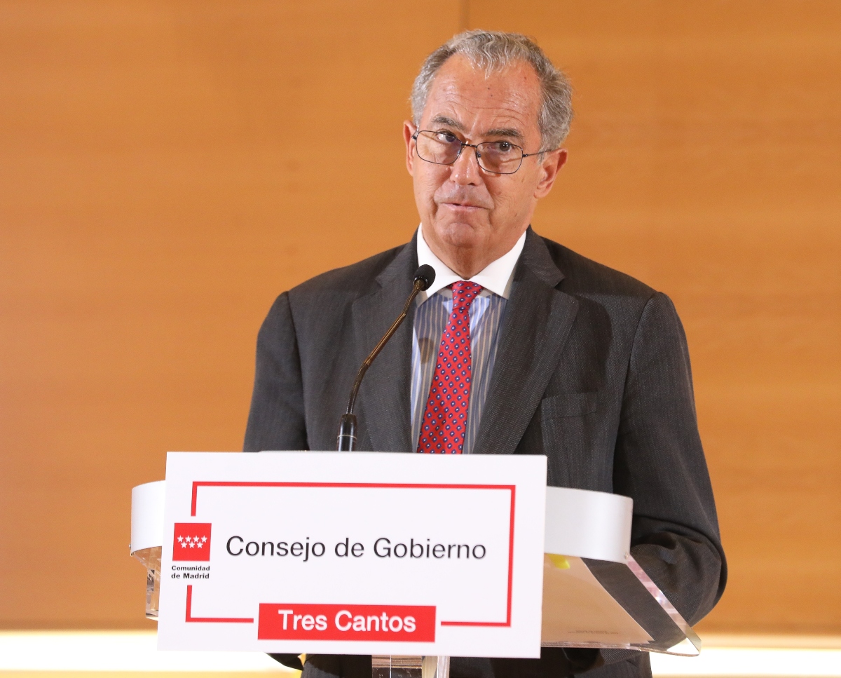 Enrique Ossorio deja a las enfermeras escolares para después.