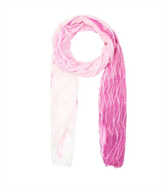 Fular sobre estampado tie dye en rosa
