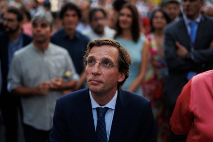 Martínez-Almeida.