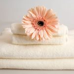 El truco de los hoteles de 5 estrellas para que las toallas queden increíblemente suaves y que puedes hacer en casa con un producto de 1 euro