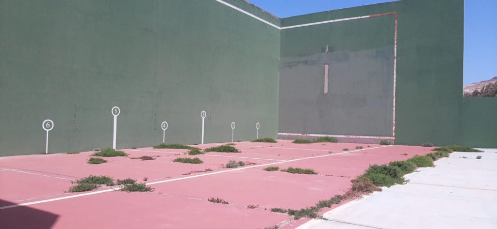 El general Torres San José confunde una pista de frontón con un campo de fútbol y le pone césped 1 Moncloa cuartel Moncloa