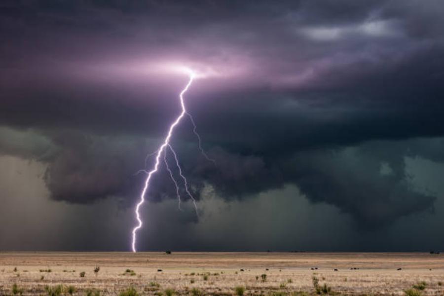 Con tormenta eléctrica existe el riesgo de electrocutarte