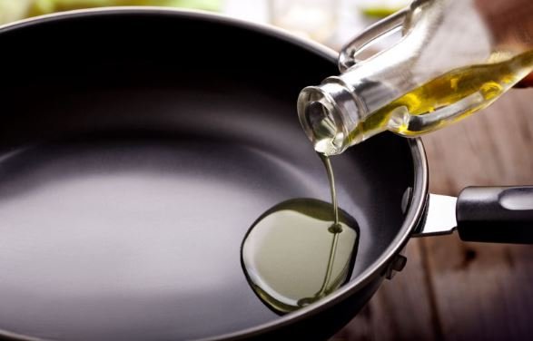 Fideuá vegana: descubre el arte culinario en un paso a paso lleno de exquisitez 1 Moncloa sarten aceite 3 Moncloa
