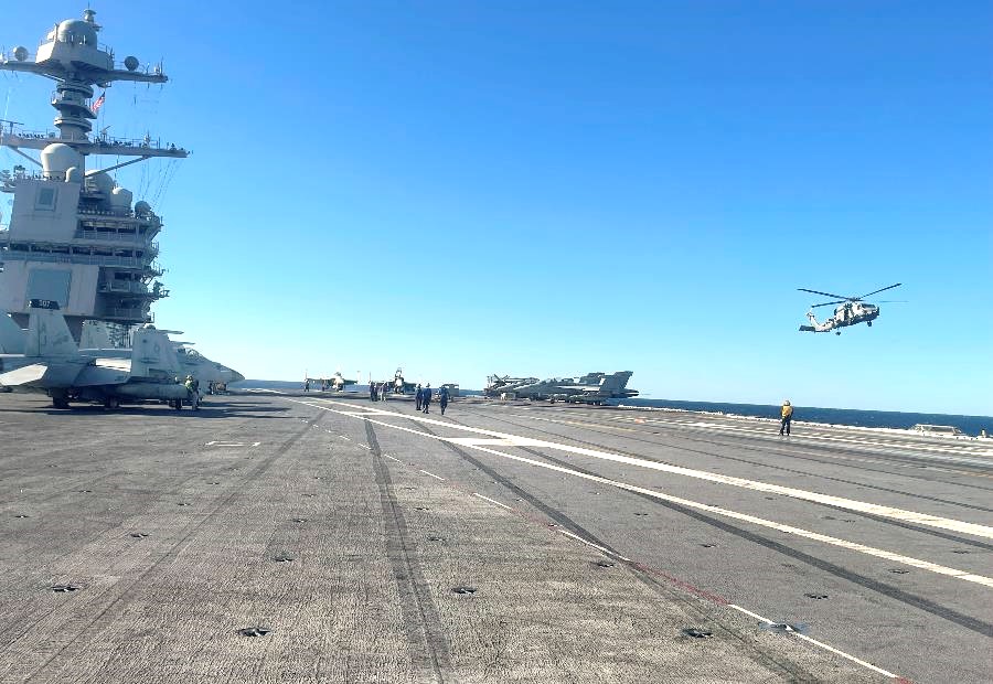 <strong>Un helicóptero español primera aeronave extranjera en operar en el súper portaaviones “Gerald R. Ford”</strong> 2 Moncloa 221027 foto1 primer aterrizaje Moncloa