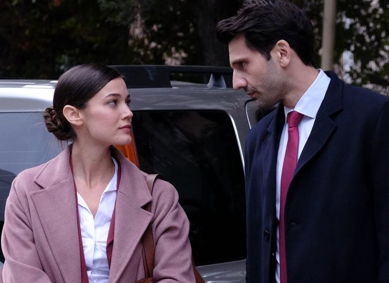 LA MUERTE QUE AGITA EL COMIENZO DE LA SERIE