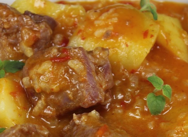 PRESENTACIÓN FINAL DEL GUISO DE COSTILLAS DE CERDO