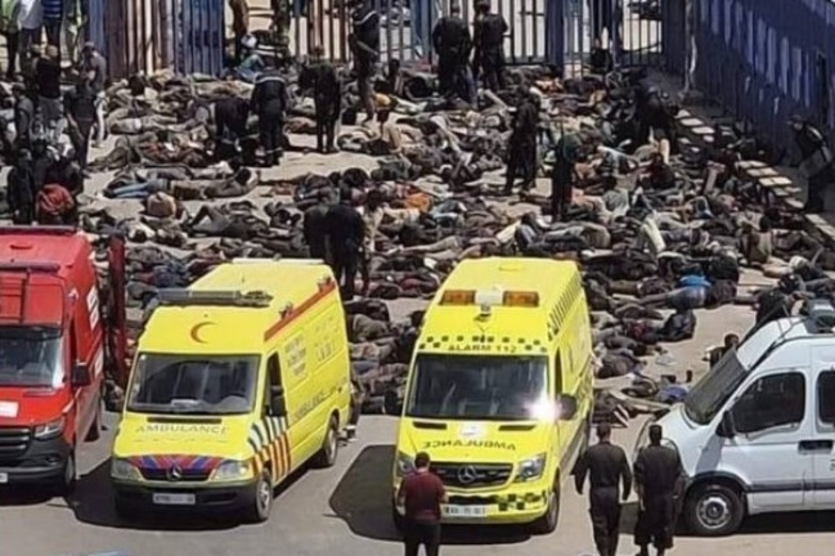 Migrantes intentando entrar a España