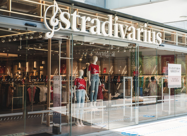Stradivarius: la cazadora bomber que más se vende 