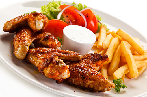 acompanar alitas de pollo