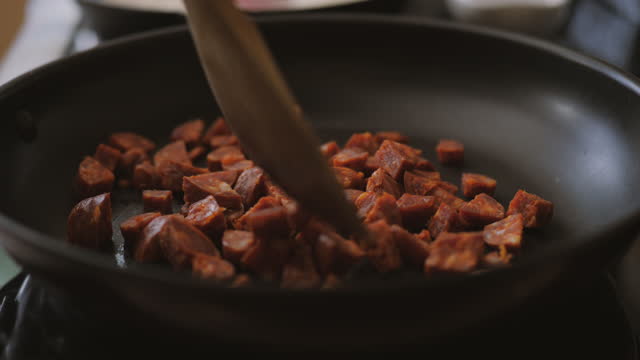 anadir chorizo paella