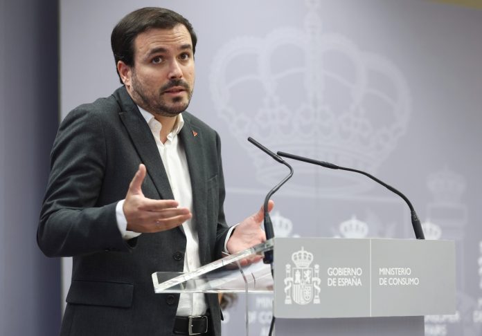 Alberto Garzón publicidad casas de juego Pitbull