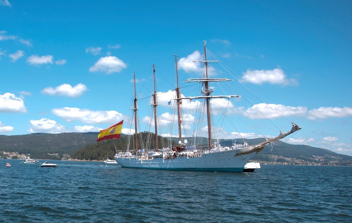 Defensa inversion buque escuela insignia Armada