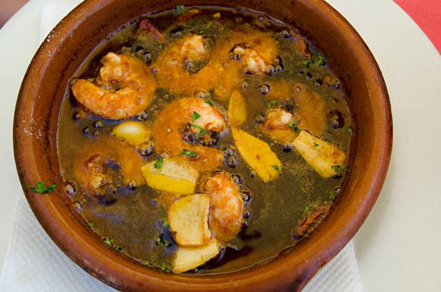 Los langostinos al ajillo en la gastronomía española